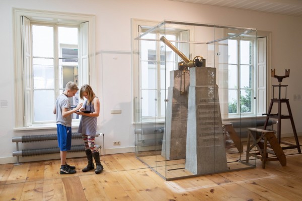 Kinderen in de meridiaanzaal van Sonnenborgh