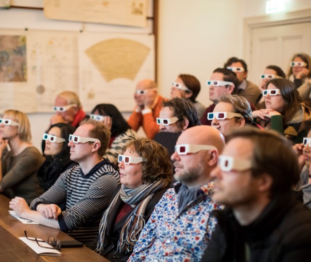 Een demonstratie in de oude collegezaal van Sonnenborgh