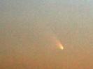De komeet C/2011 L4 (PANSTARRS) in de avondschemering op 13 maart 2013 vanuit Nederland - klik voor een grotere versie De komeet op 13 maart 2013