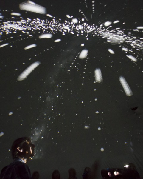 Sterrenkijken in planetarium