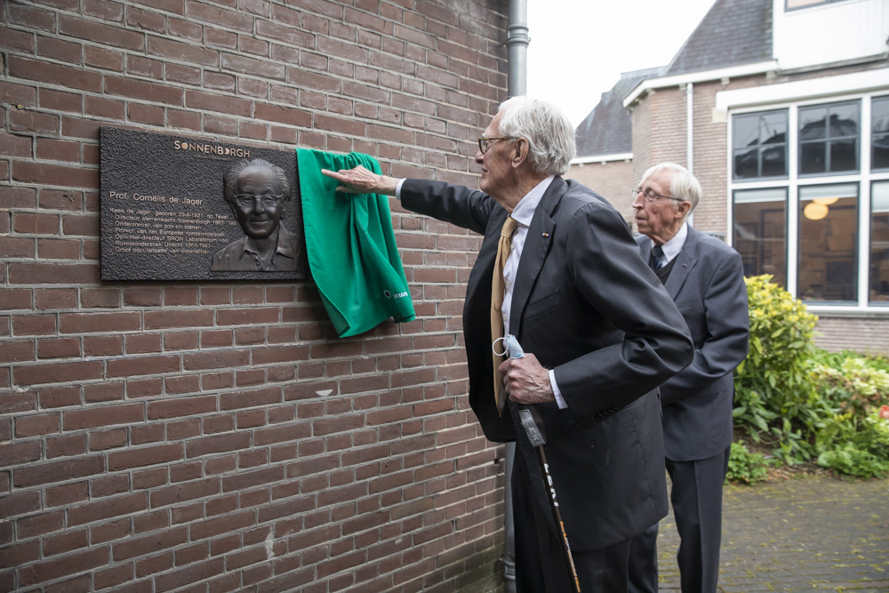 onthulling plaquette Kees de Jager